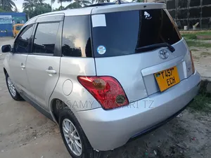 Toyota IST 2004 Silver