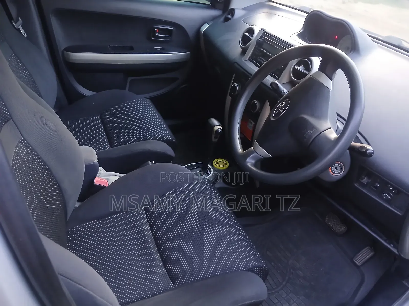Toyota IST 2004 Silver