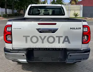 New Toyota Hilux 2025 Pearl