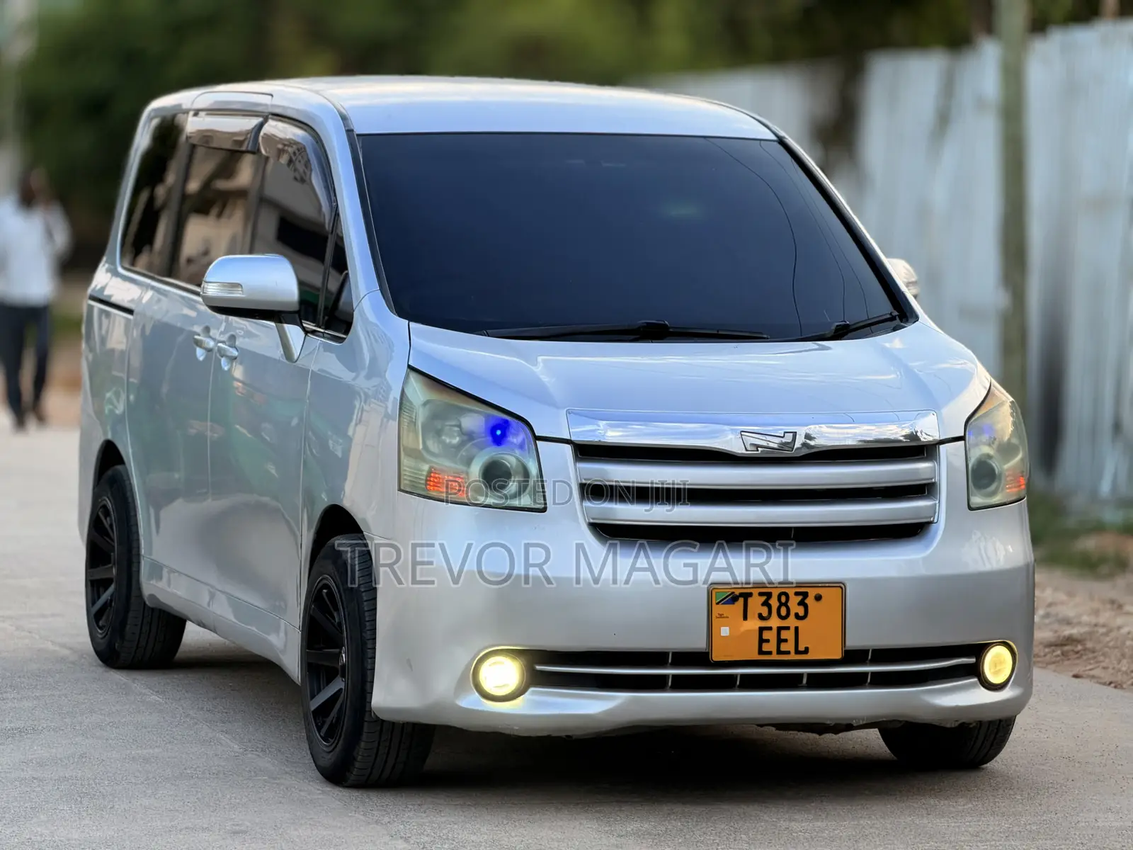 Toyota Noah 2009 Silver