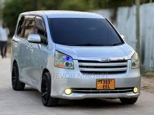 Toyota Noah 2009 Silver