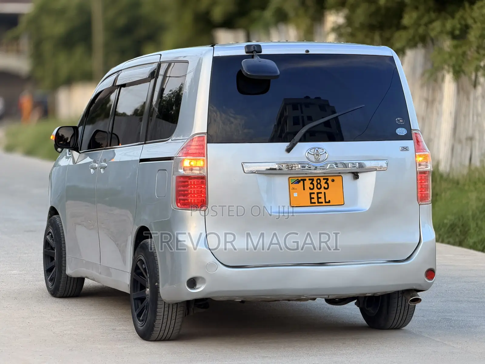 Toyota Noah 2009 Silver
