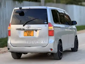 Toyota Noah 2009 Silver