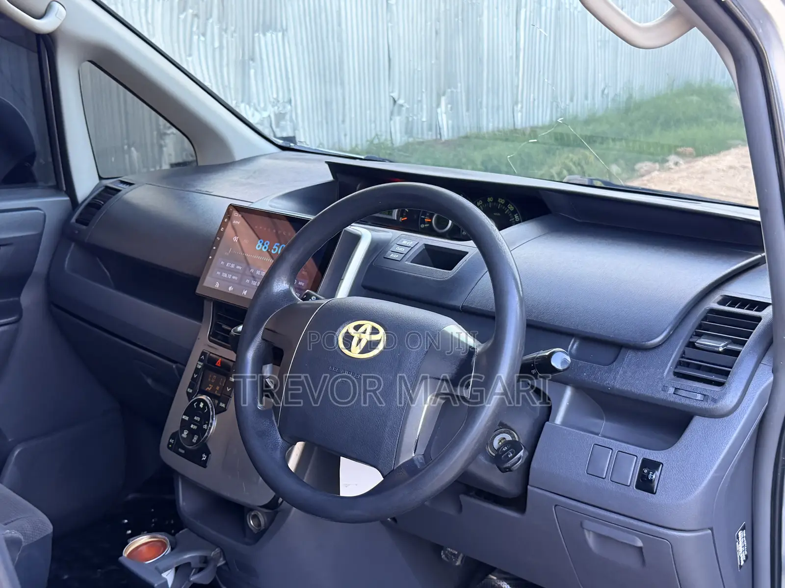 Toyota Noah 2009 Silver