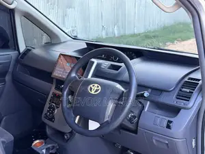 Toyota Noah 2009 Silver