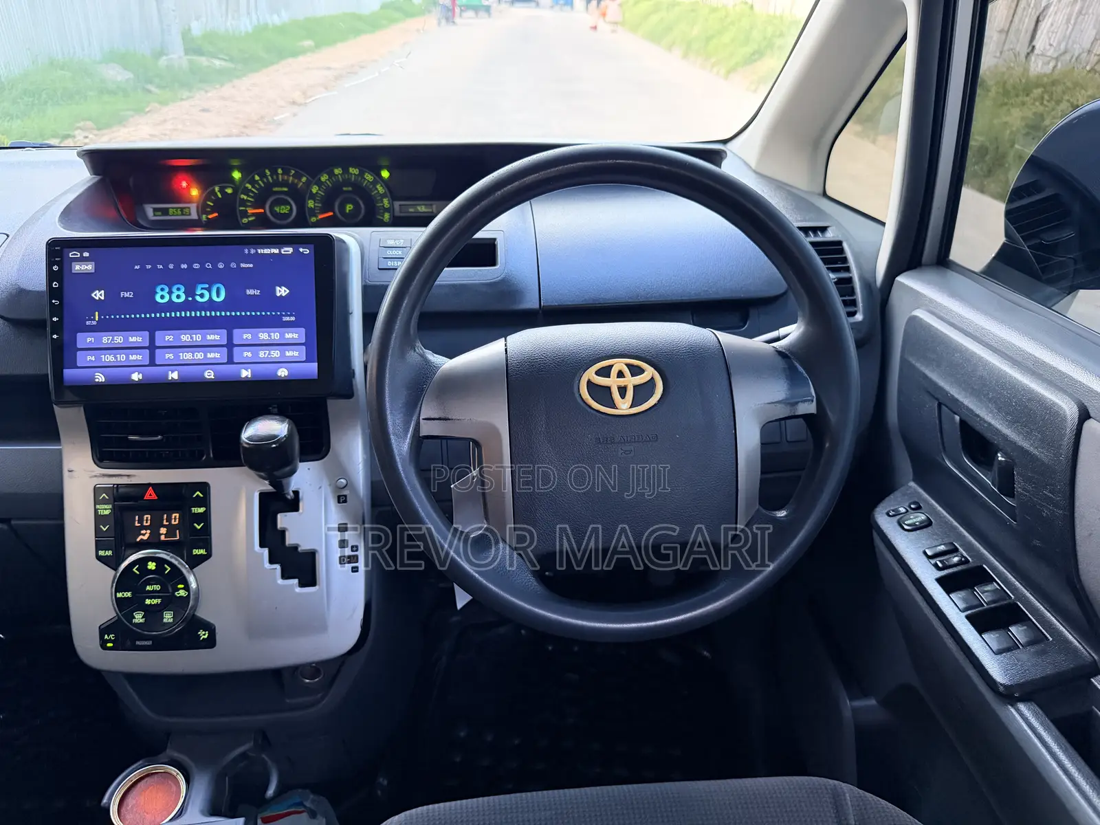Toyota Noah 2009 Silver
