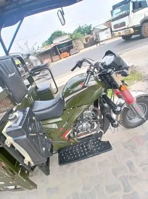 Bajaj Avenger 220 Street 2025 Green