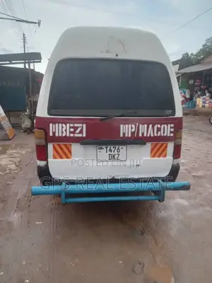 Toyota HiAce 2002 Red