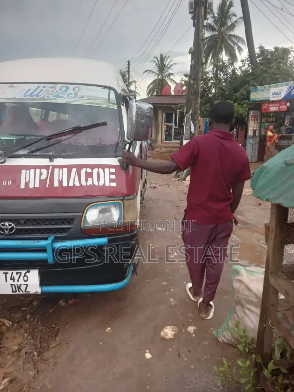 Toyota HiAce 2002 Red