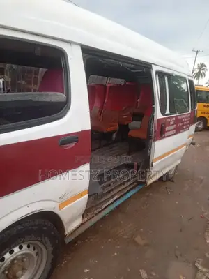 Toyota HiAce 2002 Red