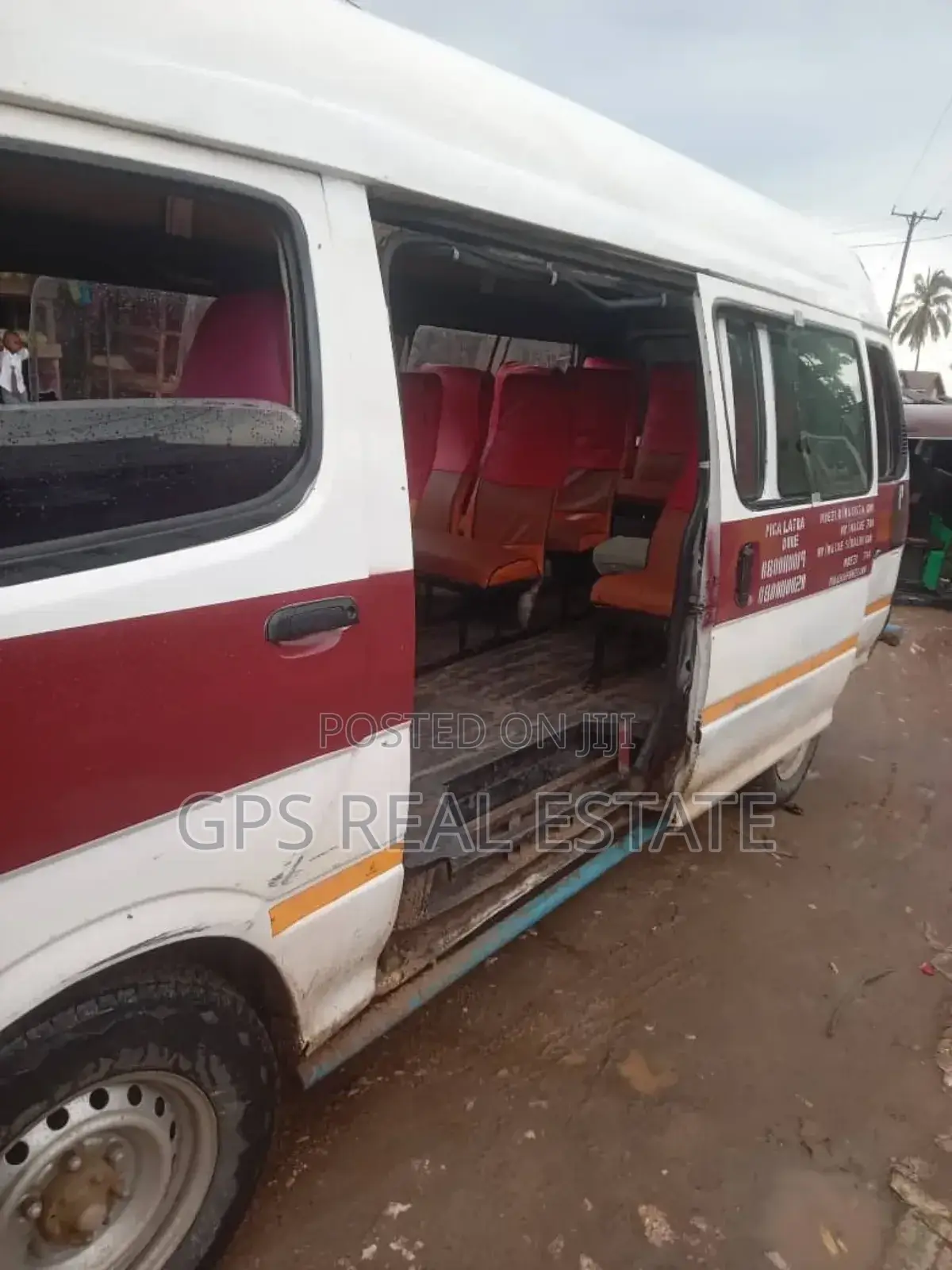 Toyota HiAce 2002 Red