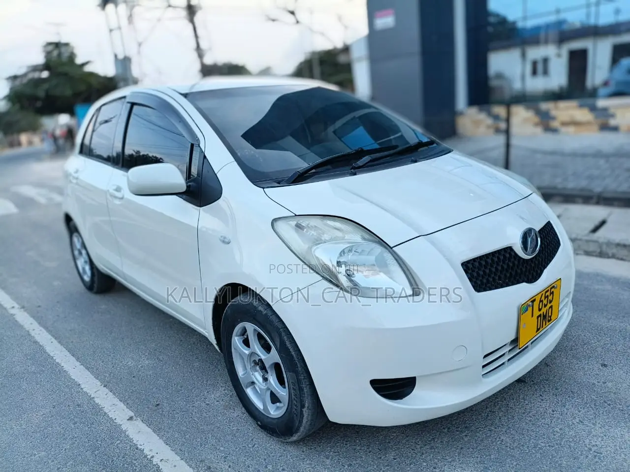 Toyota Vitz 2005 White