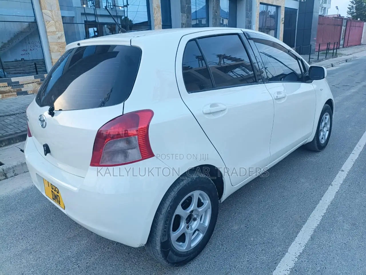 Toyota Vitz 2005 White