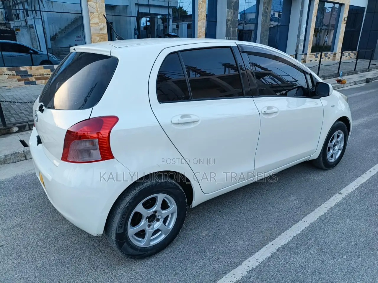 Toyota Vitz 2005 White