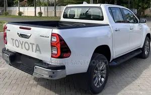 New Toyota Hilux 2025 White