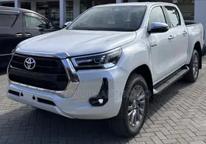 New Toyota Hilux 2025 White