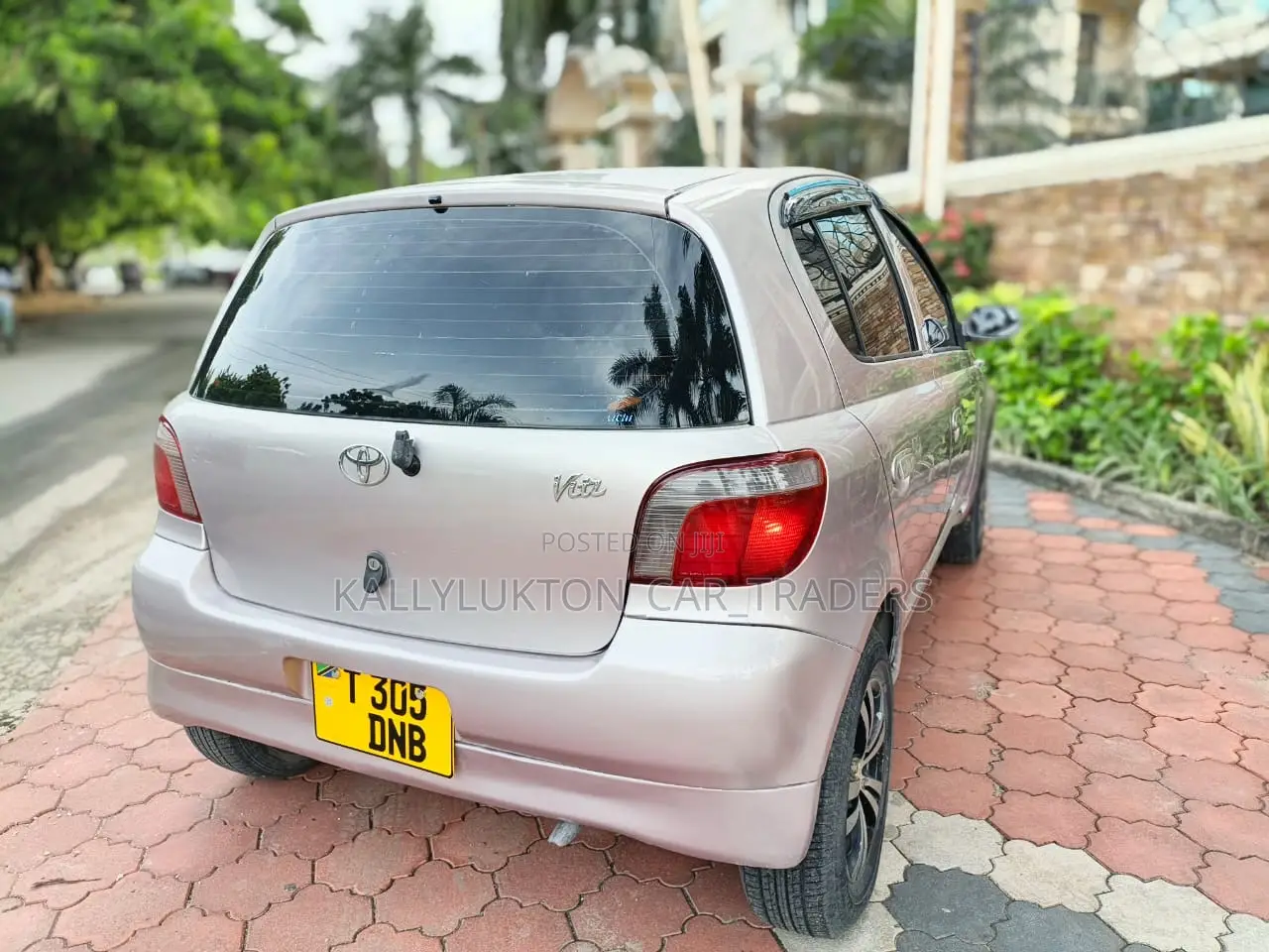 Toyota Vitz 2002 Pink