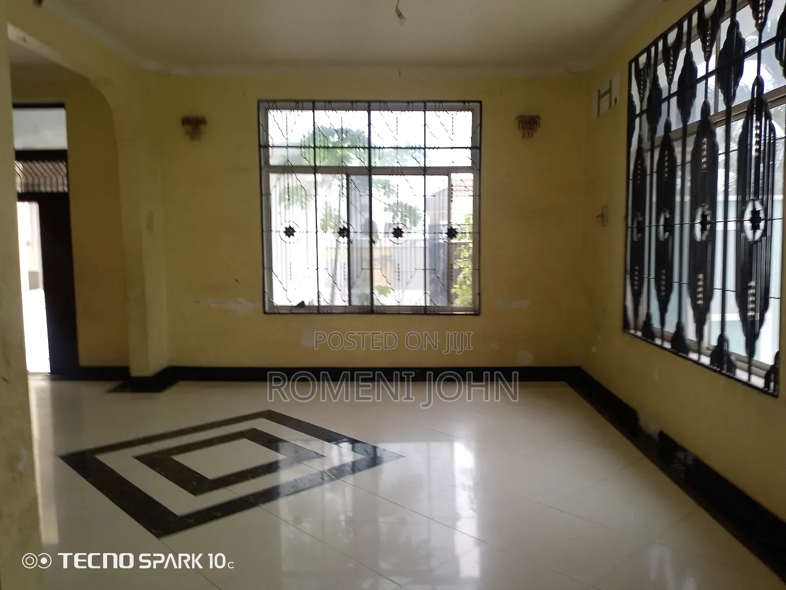8bdrm Block of Flats in Tanzania Daresalaam, Ilala for sale