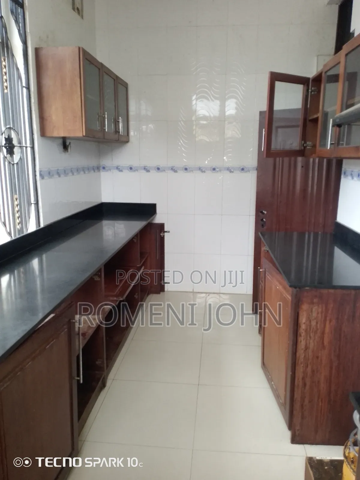 8bdrm Block of Flats in Tanzania Daresalaam, Ilala for sale