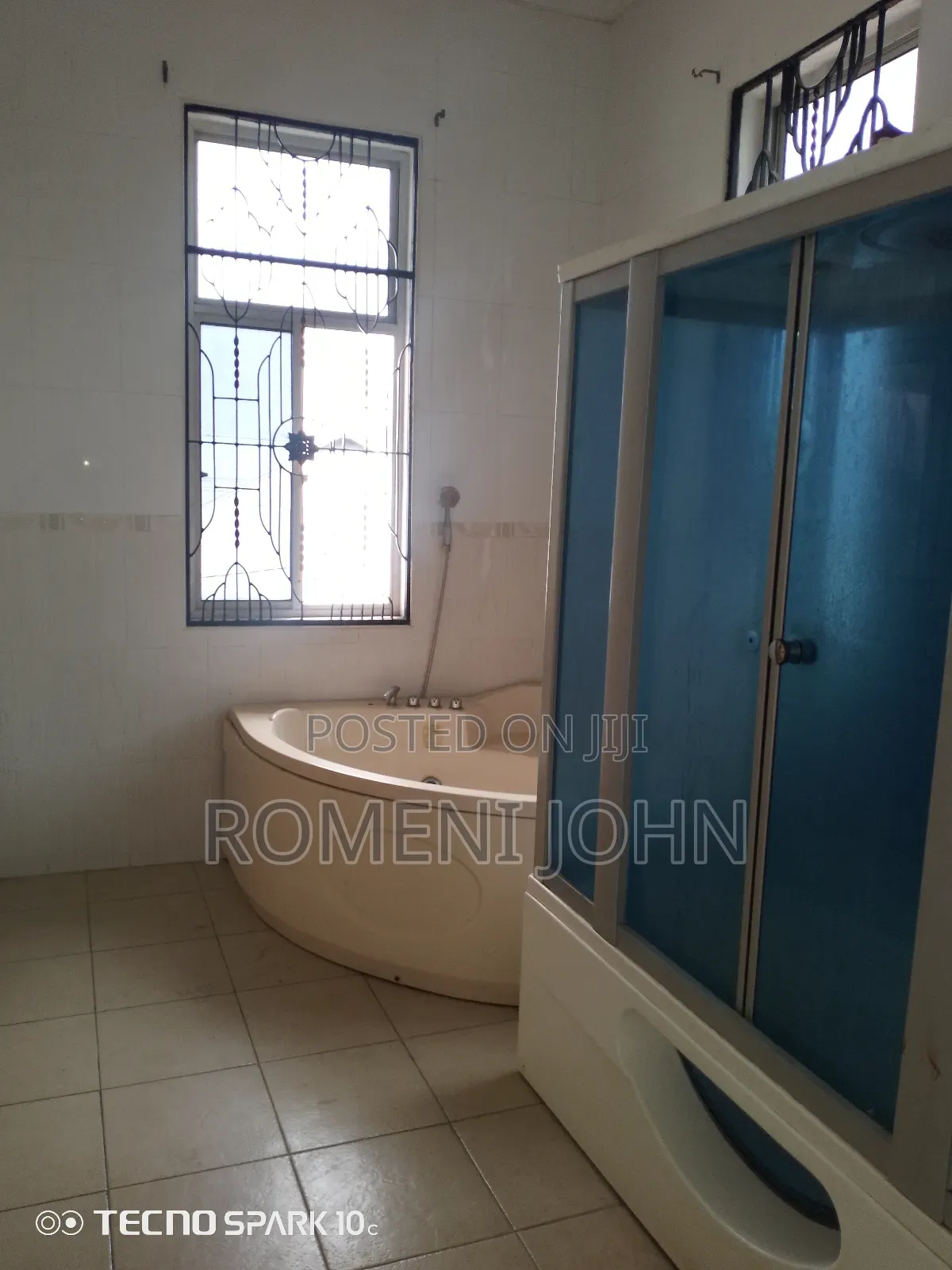 8bdrm Block of Flats in Tanzania Daresalaam, Ilala for sale