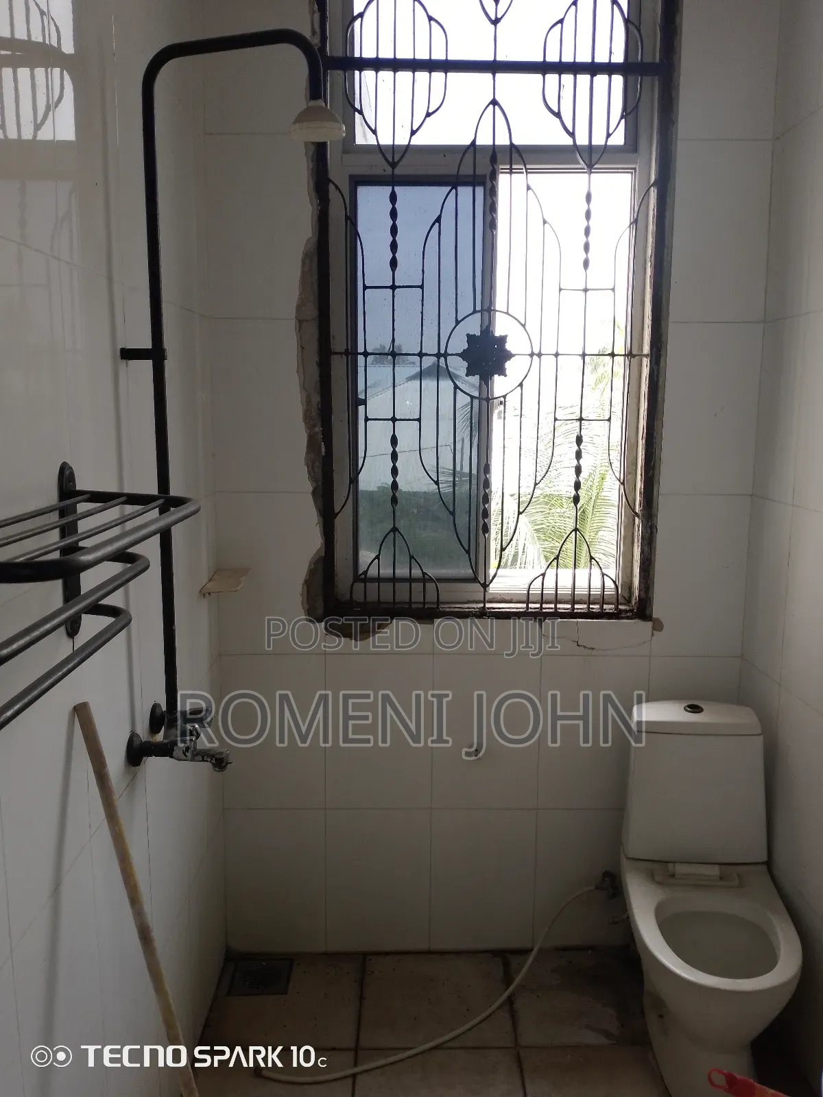 8bdrm Block of Flats in Tanzania Daresalaam, Ilala for sale