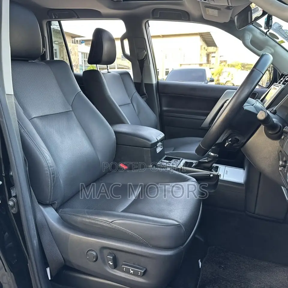 Toyota Land Cruiser Prado 2.8 2023 Black