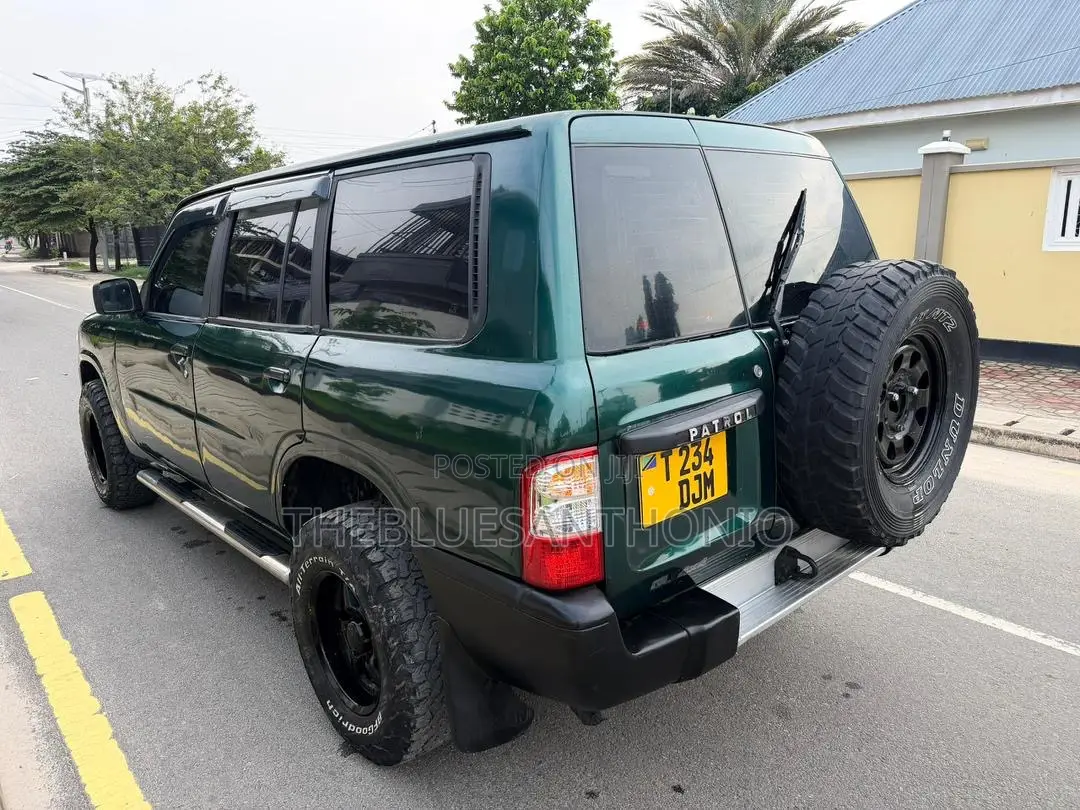 Nissan Patrol 2004 Green