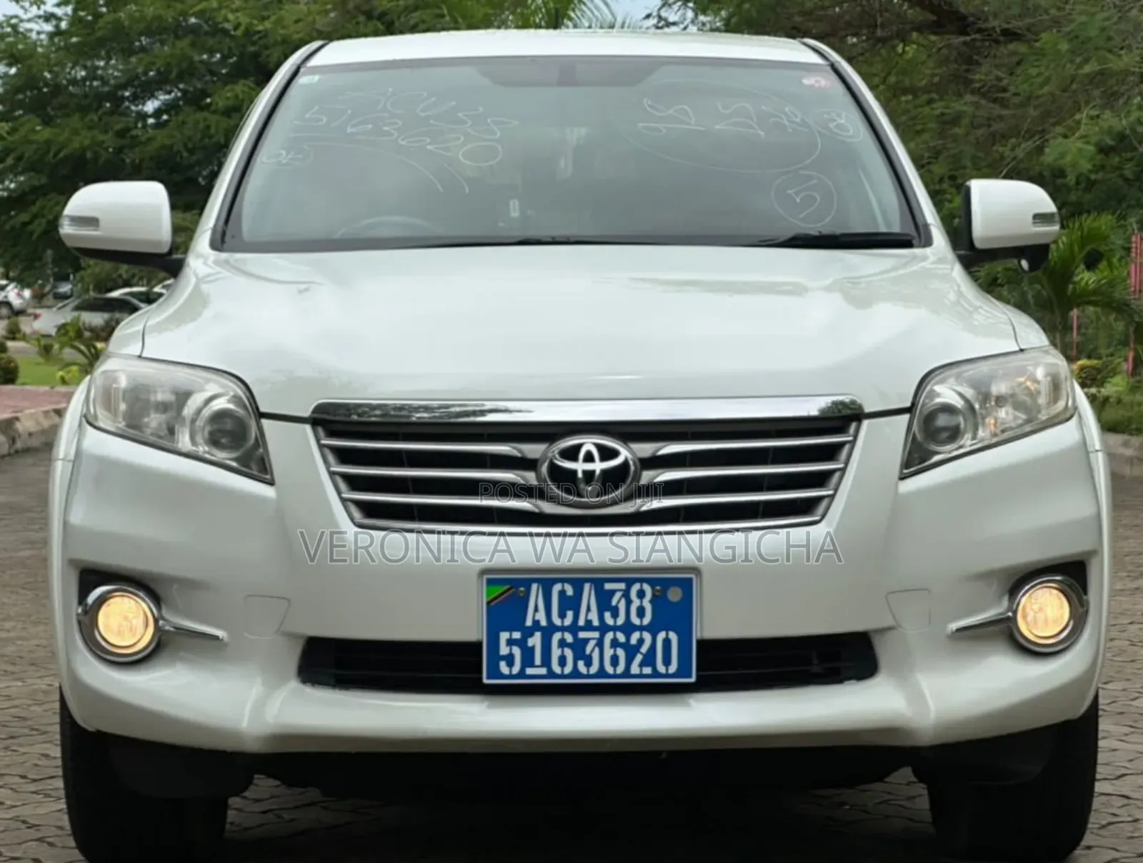 Toyota Vanguard 2010 White