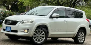 Toyota Vanguard 2010 White