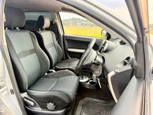 Toyota IST 2003 Silver
