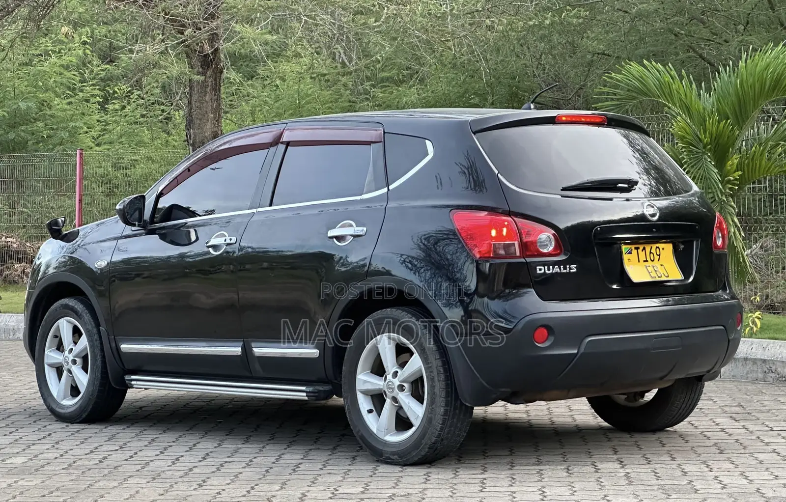 Nissan Dualis 2010 Black