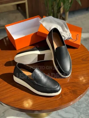 Viatu Vipya–Usikose!|Size: 40 / 41 / 42 / 43 / 44 / 45Bei: 130,000/=
