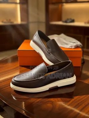 Viatu Vipya–Usikose!|Size: 40 / 41 / 42 / 43 / 44 / 45Bei: 130,000/=