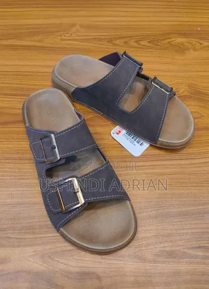 Sendo–Mpya Kabisa!Size: 40–45Bei Ya Rejareja: 130,000/=