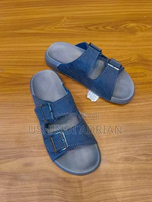 Sendo–Mpya Kabisa!Size: 40–45Bei Ya Rejareja: 130,000/=