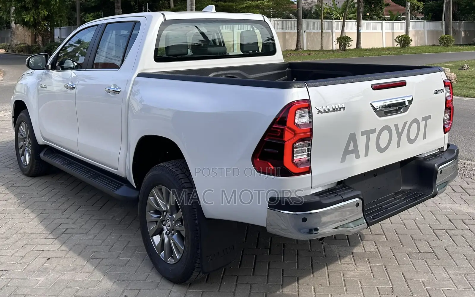 New Toyota Hilux 2025 White