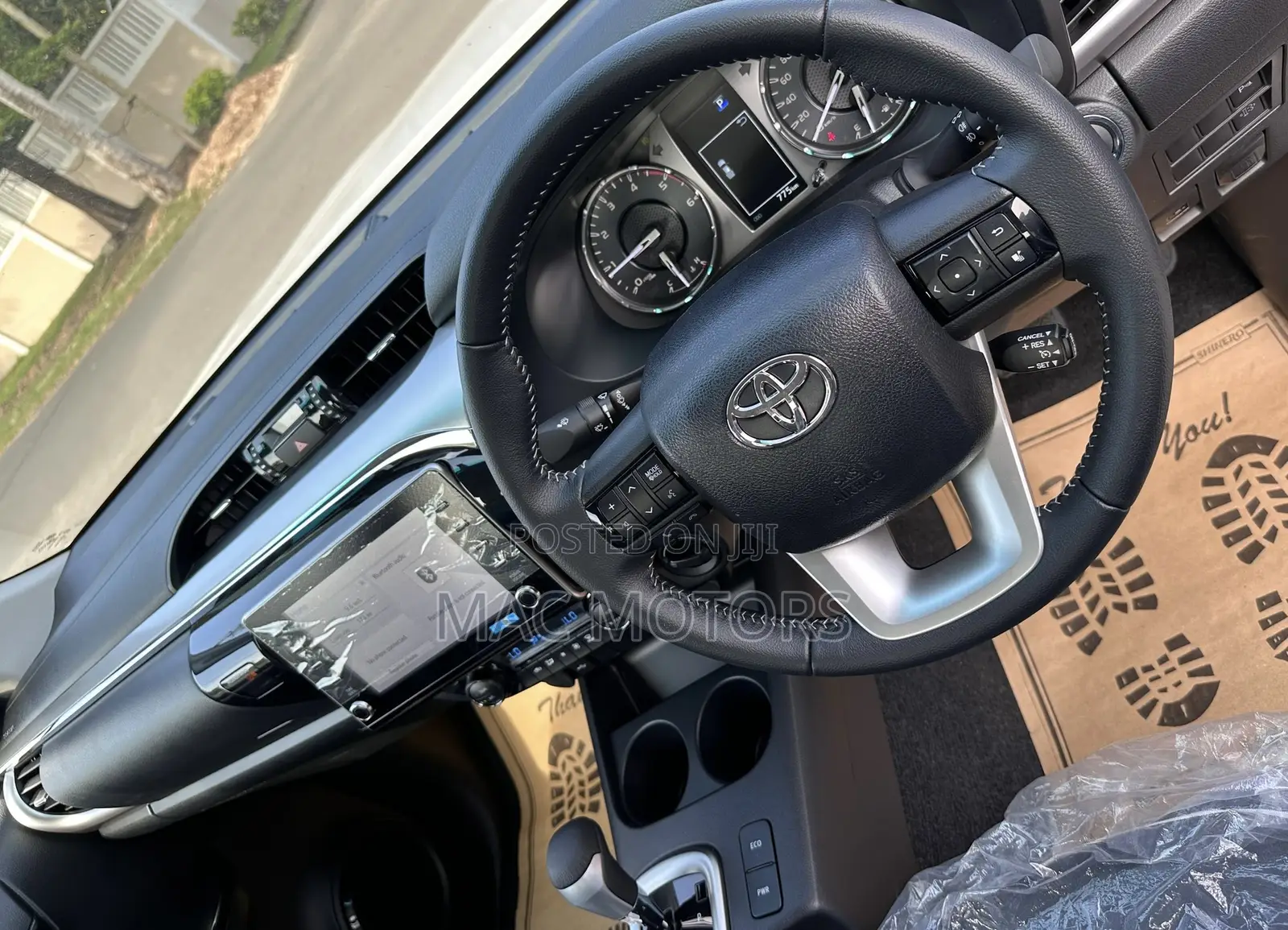 New Toyota Hilux 2025 White