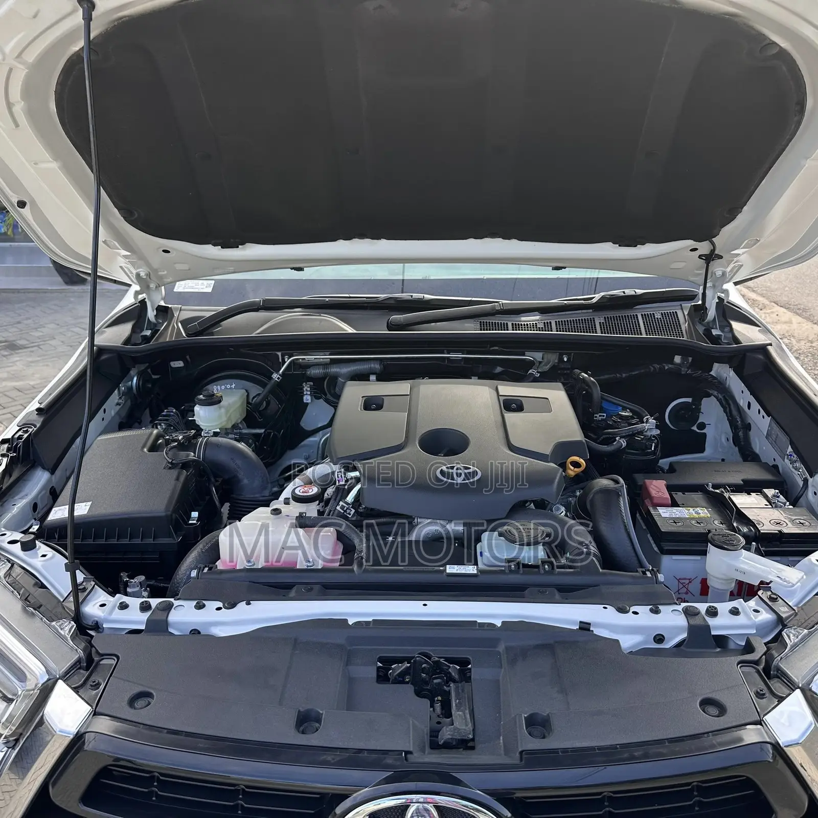 New Toyota Hilux 2025 White