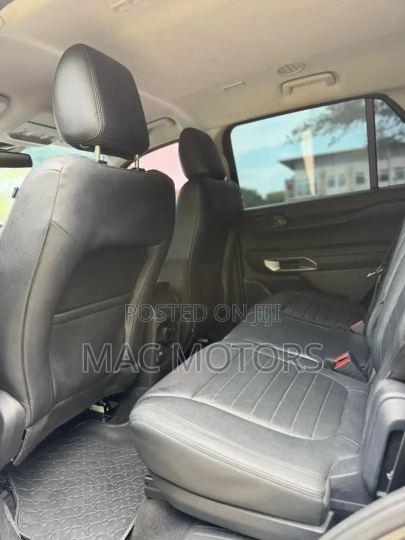 Ford Everest 2022 Gray