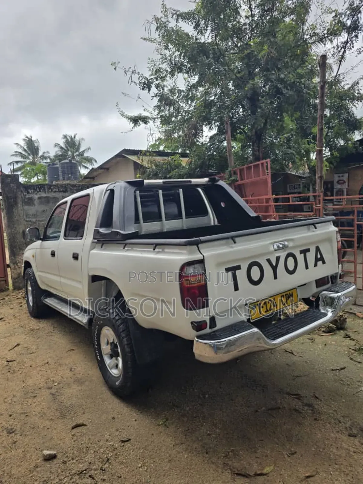 Toyota Hilux 2000 White