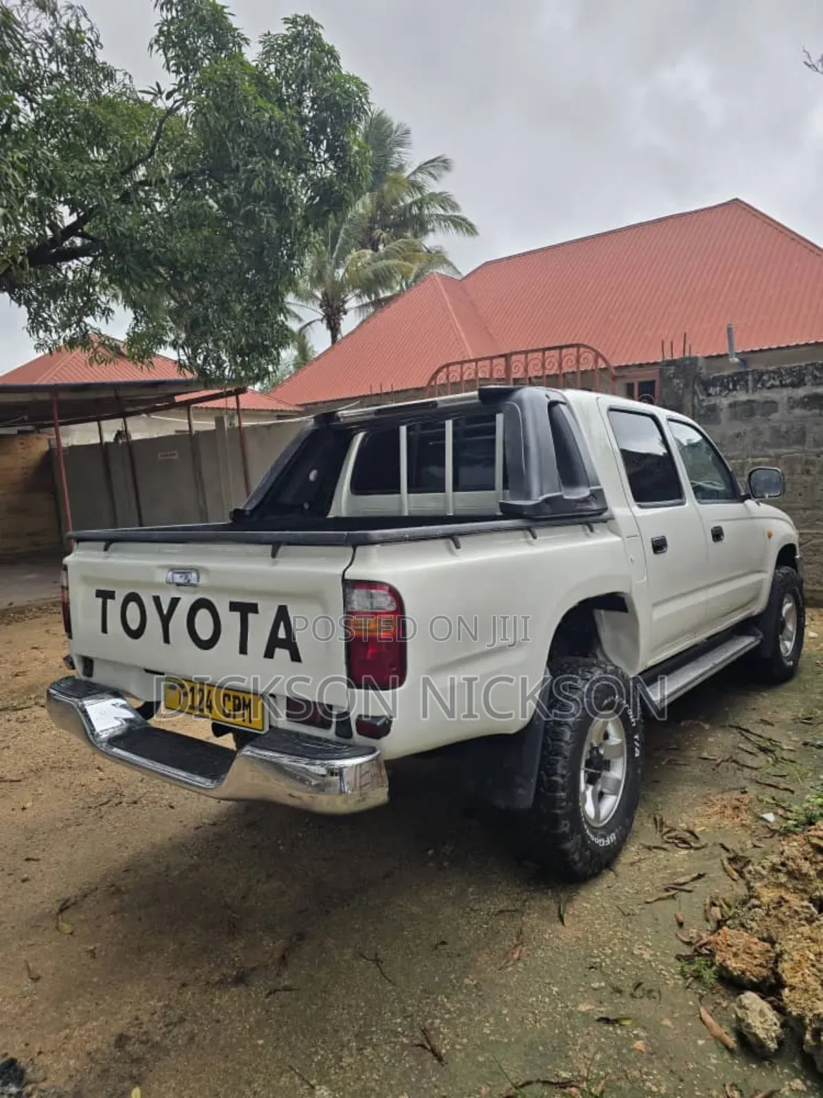 Toyota Hilux 2000 White