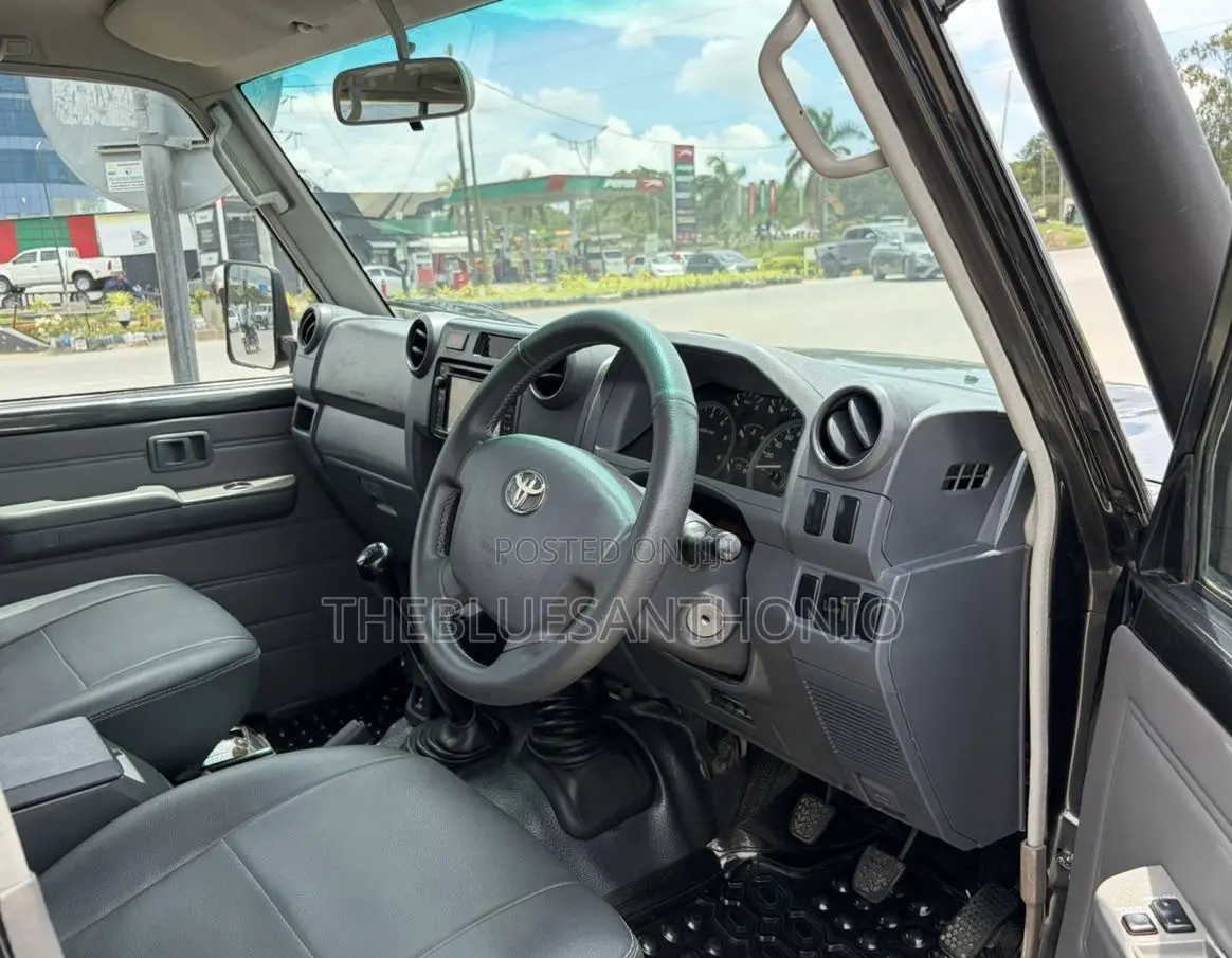 Toyota Land Cruiser 2022 Gray