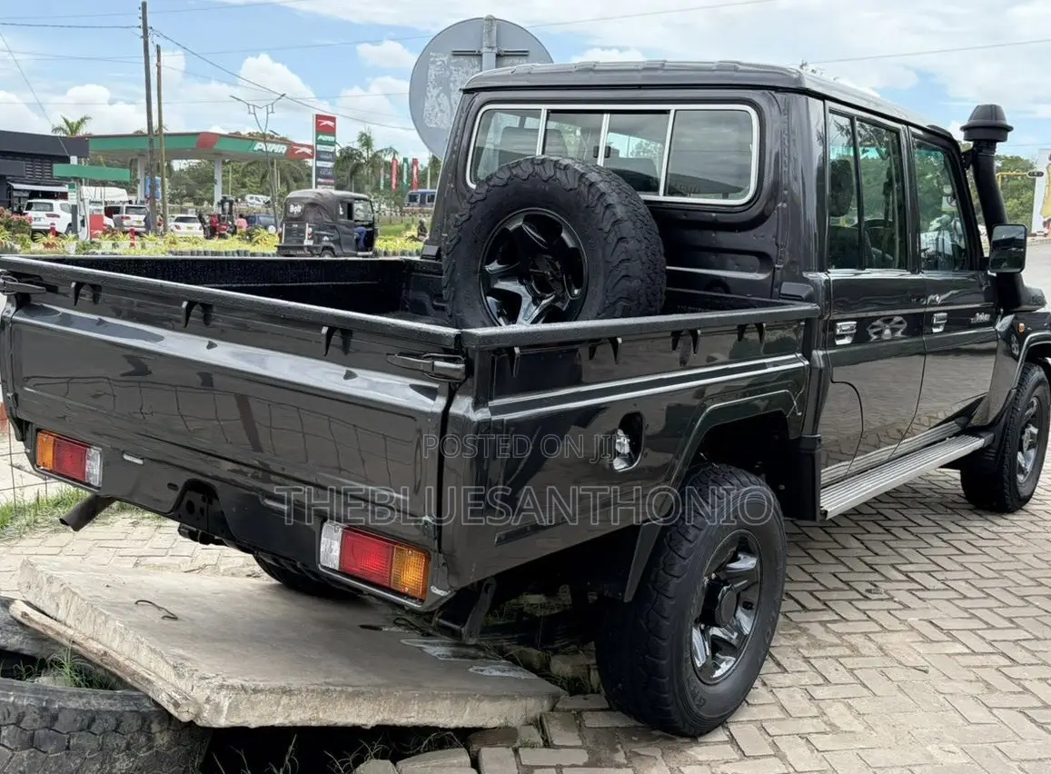Toyota Land Cruiser 2022 Gray