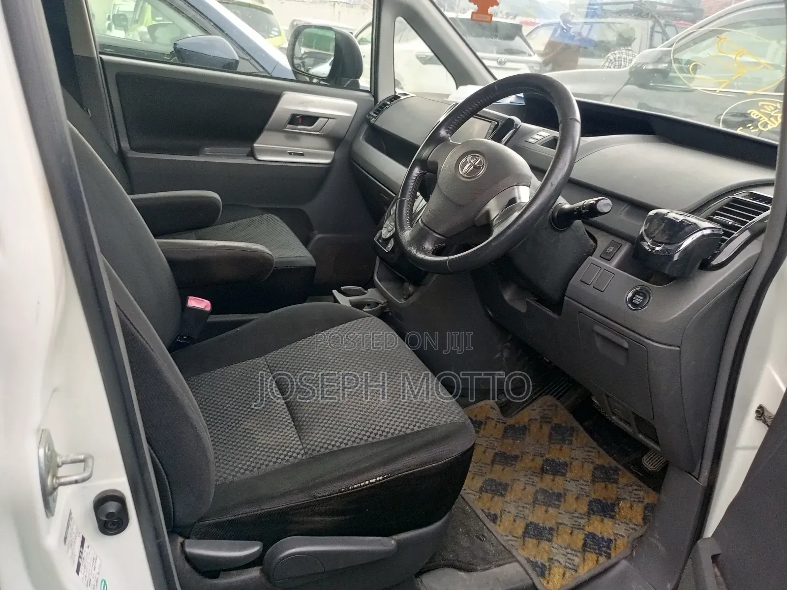 Toyota Noah 2.0 158hp AWD (8 Seater) 2008 White