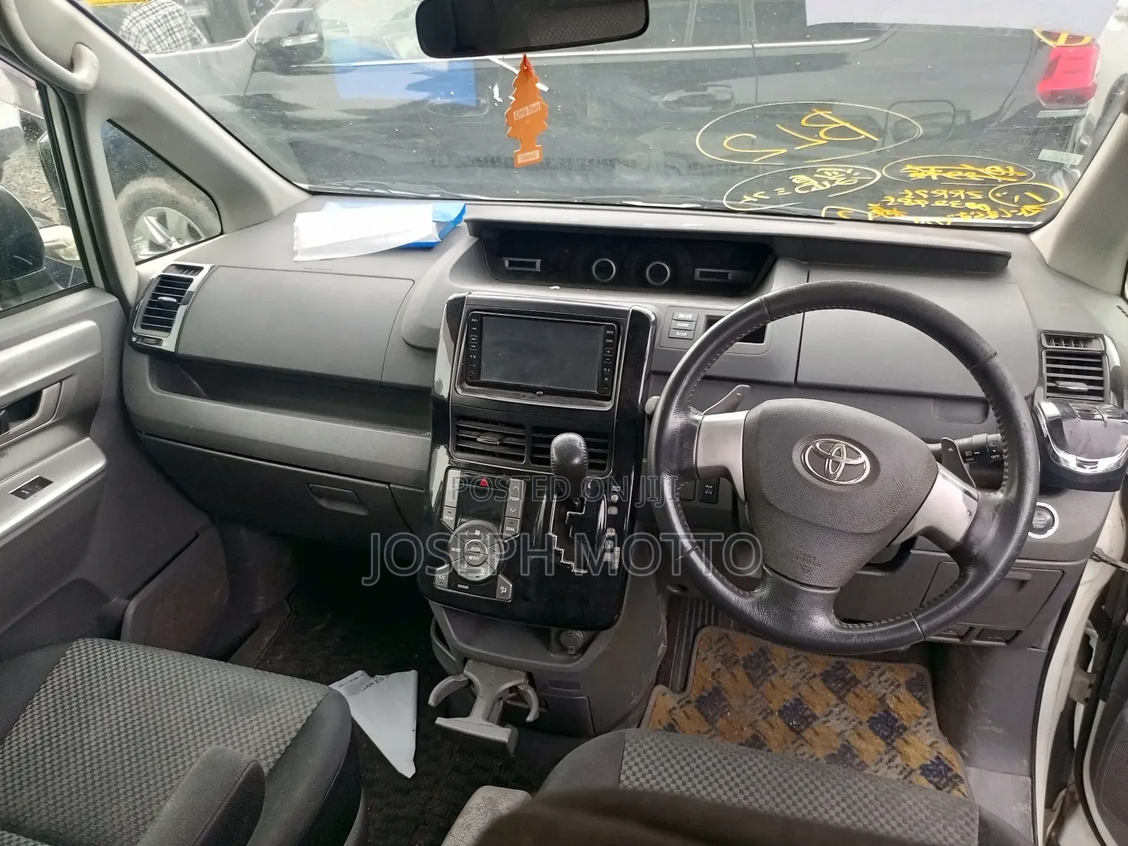 Toyota Noah 2.0 158hp AWD (8 Seater) 2008 White