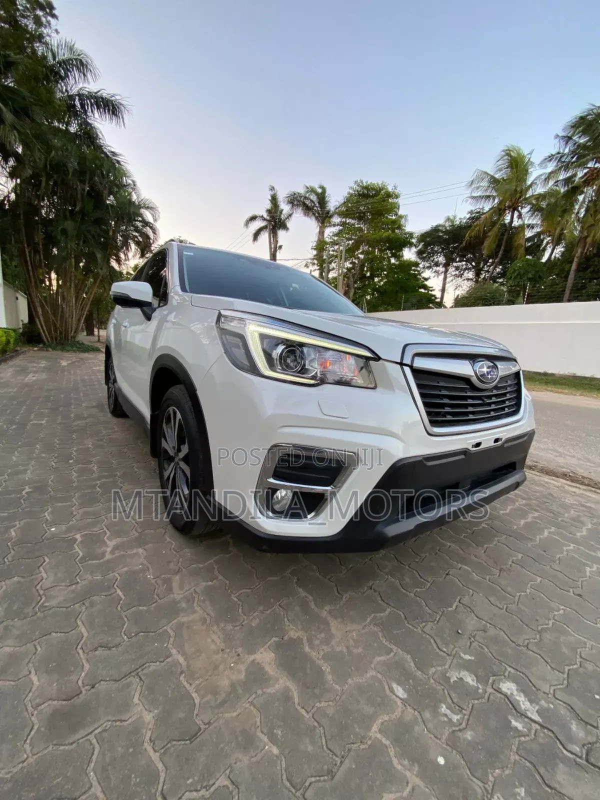 Subaru Forester Premium AWD 2020 White