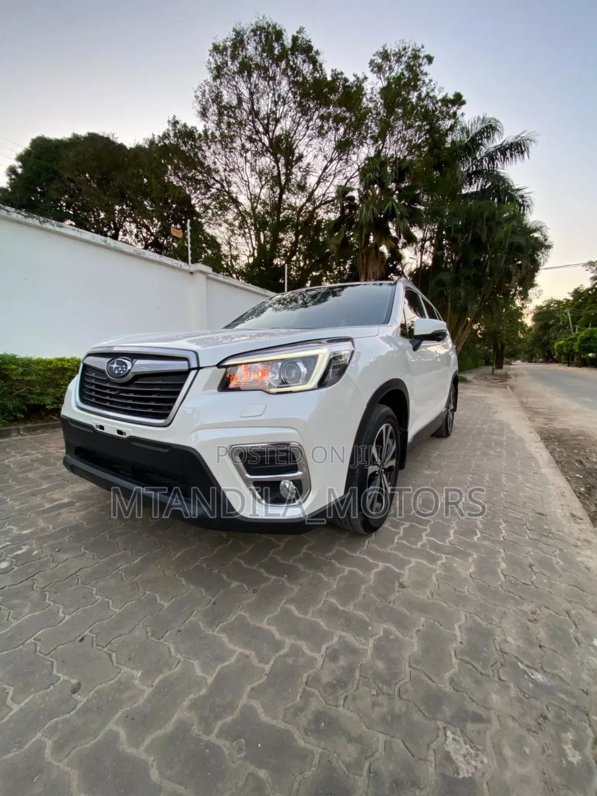 Subaru Forester Premium AWD 2020 White