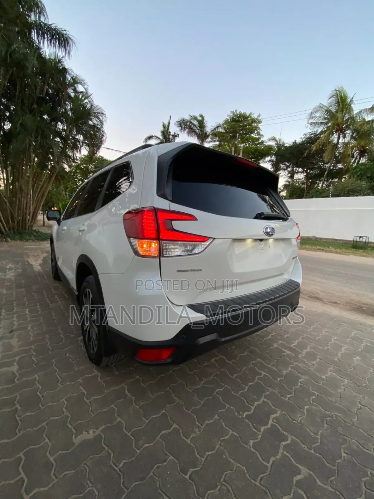 Subaru Forester Premium AWD 2020 White