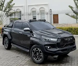 Toyota Hilux 2023 Gray