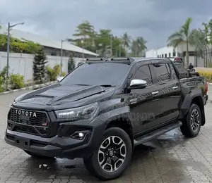 Toyota Hilux 2023 Gray